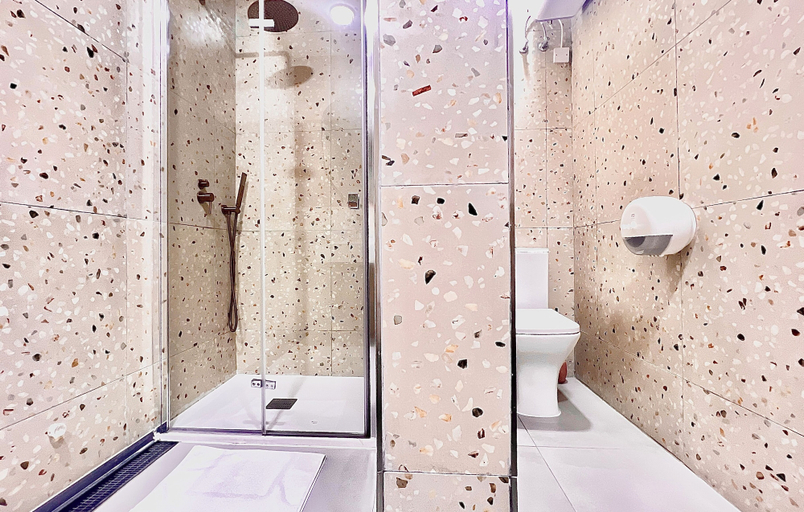 Bathroom 5, Follow the Sun Boutique Hostel - Pool, Breakfast & Sea Views, St Julian's