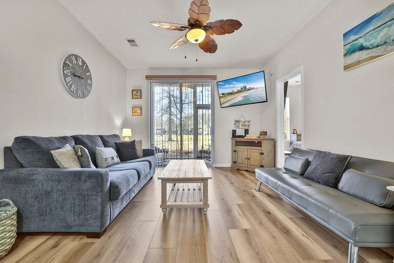 Primary image, River Oaks 57C, Horry