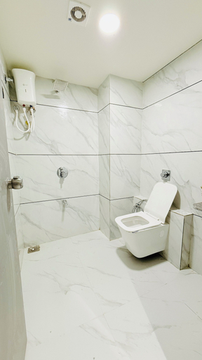 Bathroom 3, Hotel Maple Town, Ahmadabad