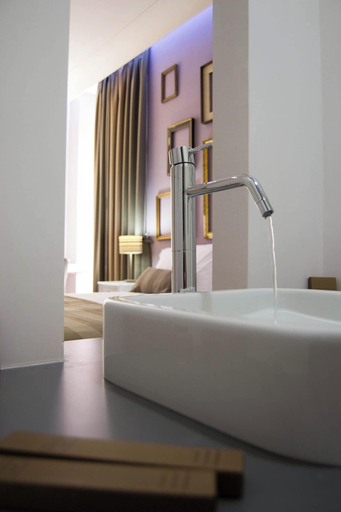 Bathroom 4, Hotel Santa Brigida, Napoli
