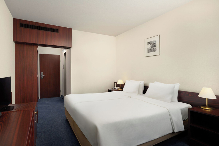Bedroom 4, Danubius Hotel Hungaria City Center, Budapesti