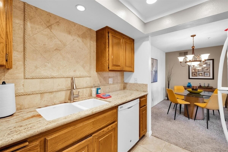 Interior 3, Plaza Villas 571, Riverside