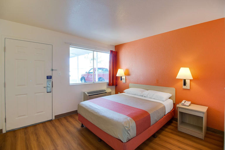 Room 2, Motel 6-Phoenix, AZ - East, Maricopa