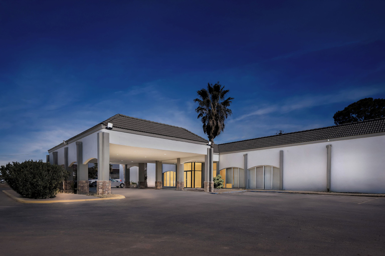 Exterior & Views 2, Suburban Studios Pecos, Reeves