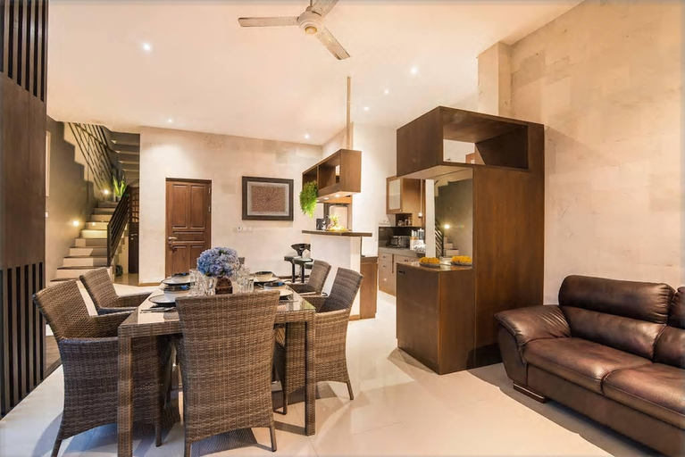5, 3 BR, 250 Sqmt villa, Terrace, 10 min Available, Badung