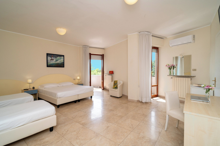 Bedroom 3, Hotel Riviera, Fermo