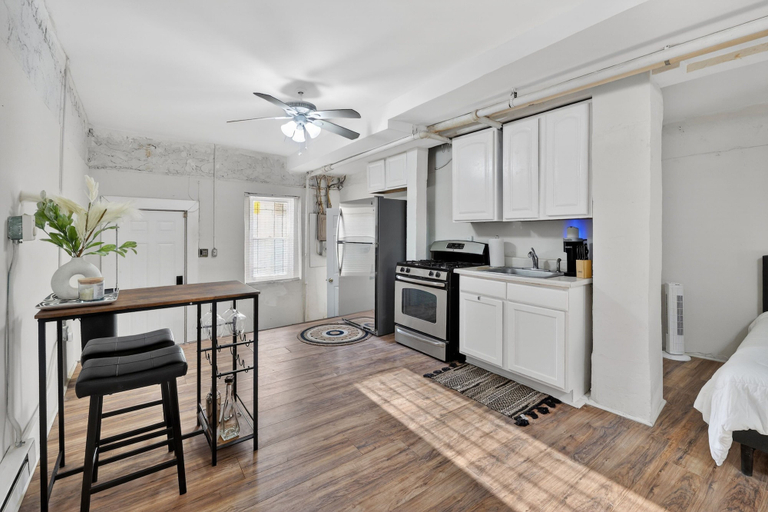Private kitchen 2, Cozy Baltimore Studio Apts, Baltimore