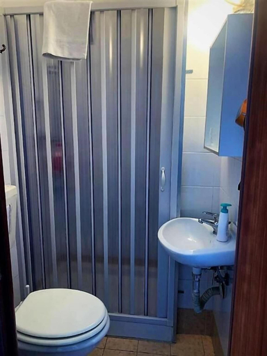 Bathroom 5, Silton's Room, Roma