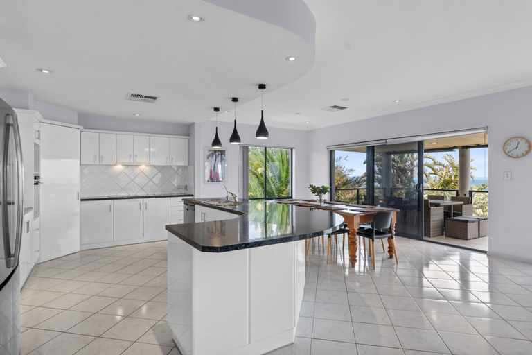 Private kitchen 5, Wine Region Coastal Retreat on The Esplanade, Adelaide