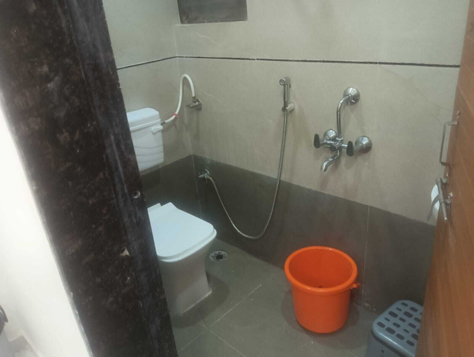 Bathroom 4, Hotel Kulswamini Inn, Nashik