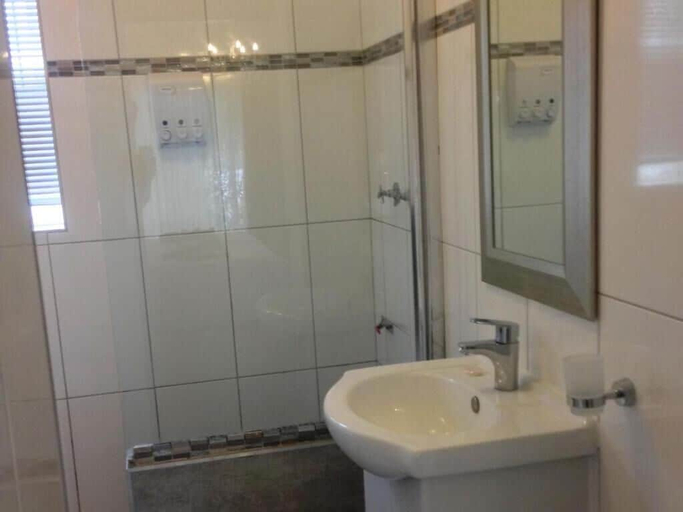 Bathroom 3, Guesthouse Terra Africa, Windhoek East
