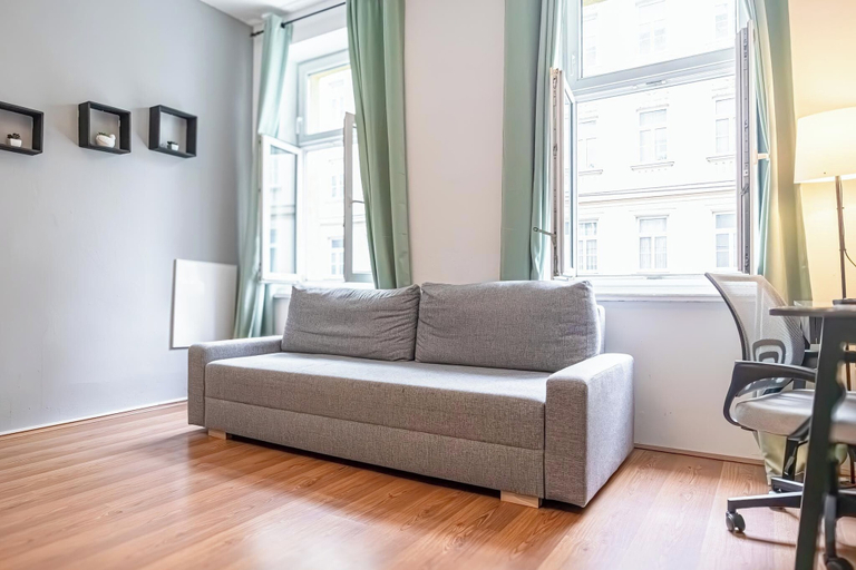 Living area 4, Stylish 1BR Apt Danube Near Prater Park, Wien