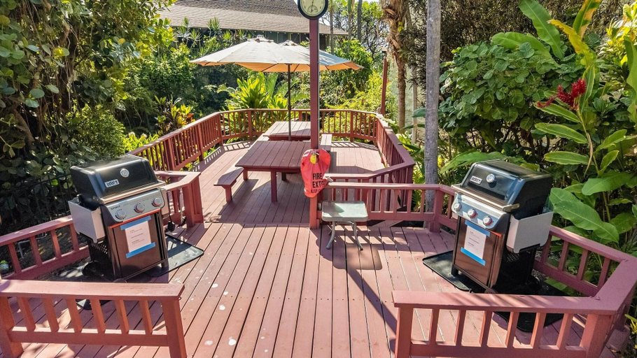 Outdoor dining, Big Island Kalanikai 215 1 Bedroom Condo, Hawaii