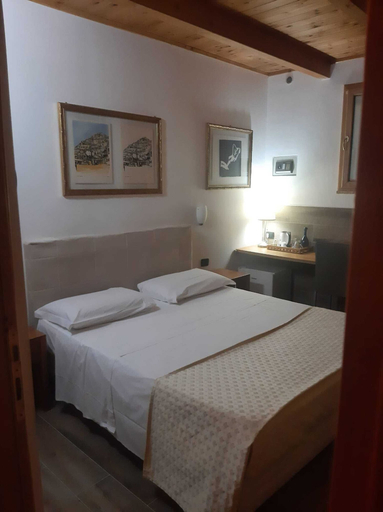 Bedroom 4, Villa Mola, Salerno