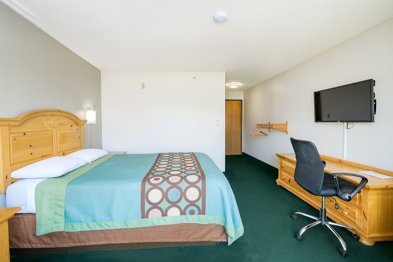 Bedroom 2, Royal Inn & Suites, Mille Lacs