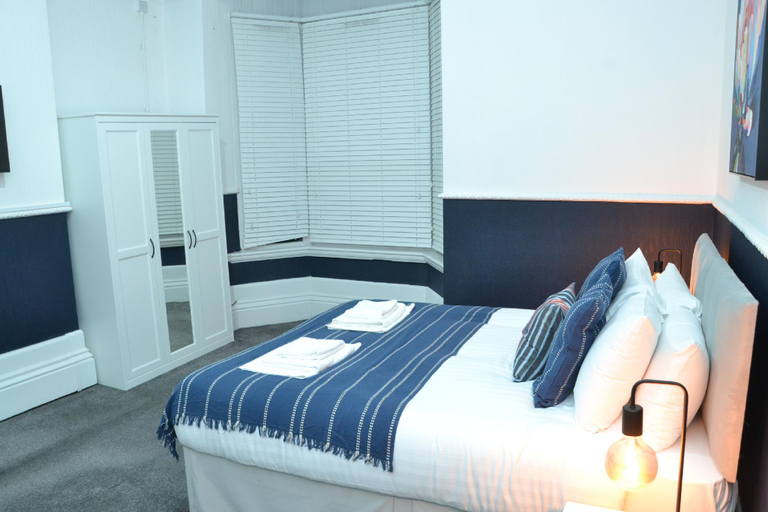 5, Manchester Ashton Suites, Tameside