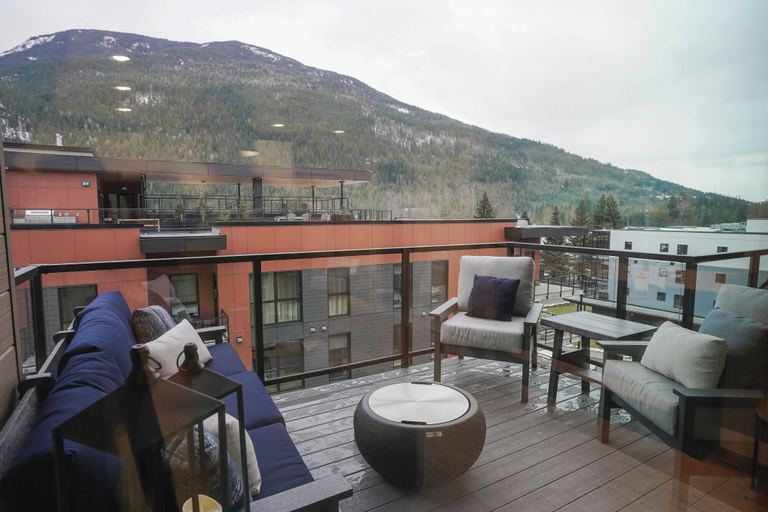 Terrace/patio 5, Big Hill Penthouse Chalet, Columbia-Shuswap