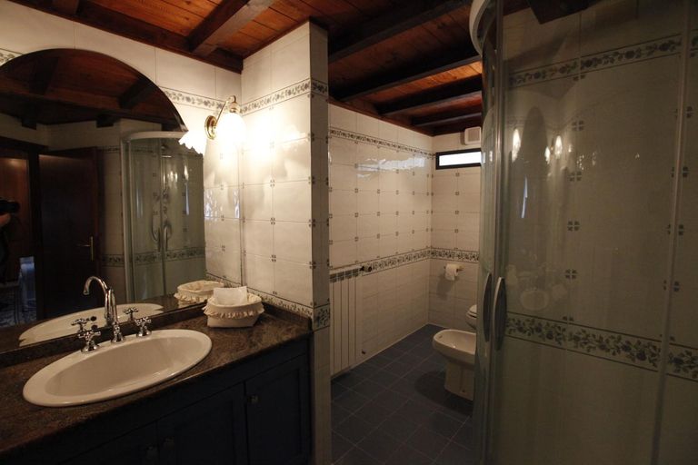 Bathroom 3, Villa la Fornacina, Florence