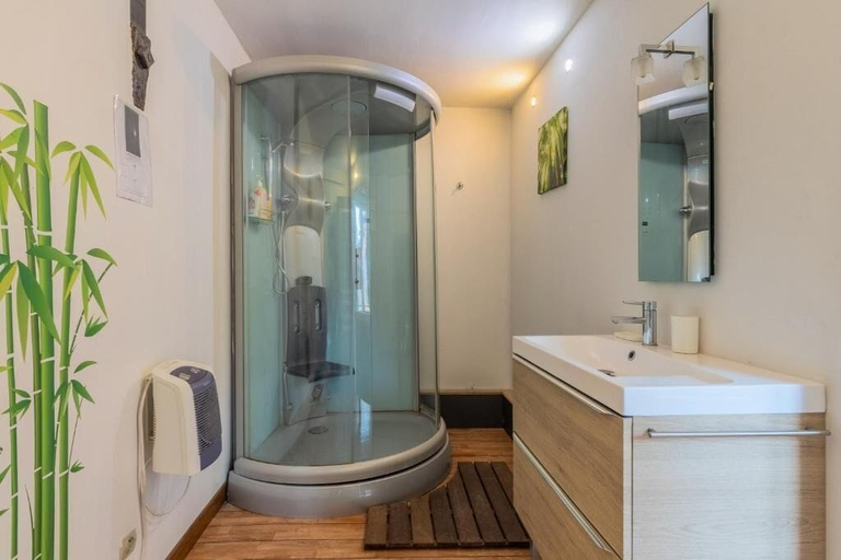 Bathroom 5, Douai house, Nord