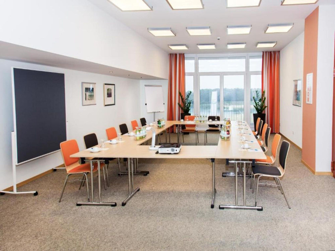 Dining 2, Bernsteinsee Hotel and Ferien-single Room, Gifhorn