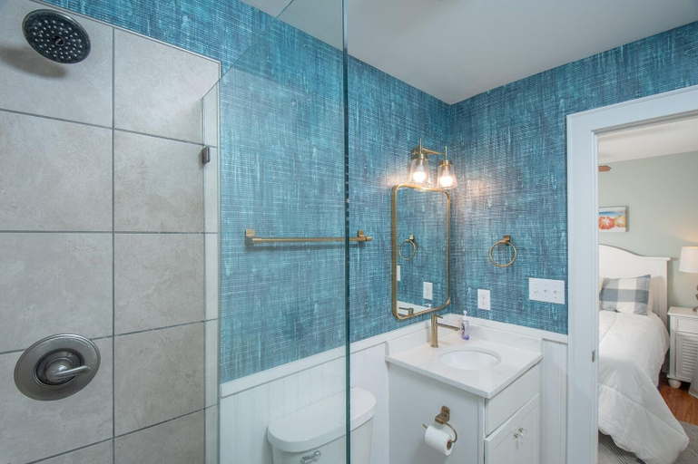 Bathroom 2, Seas The Day 3 Bedroom Home by RedAwning, Carteret