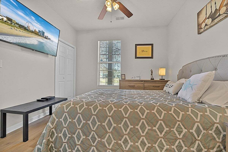 Interior 5, River Oaks 57C, Horry