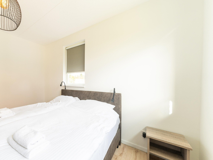 Room 4, Holiday Home Near Scherpenisse Beach, Tholen