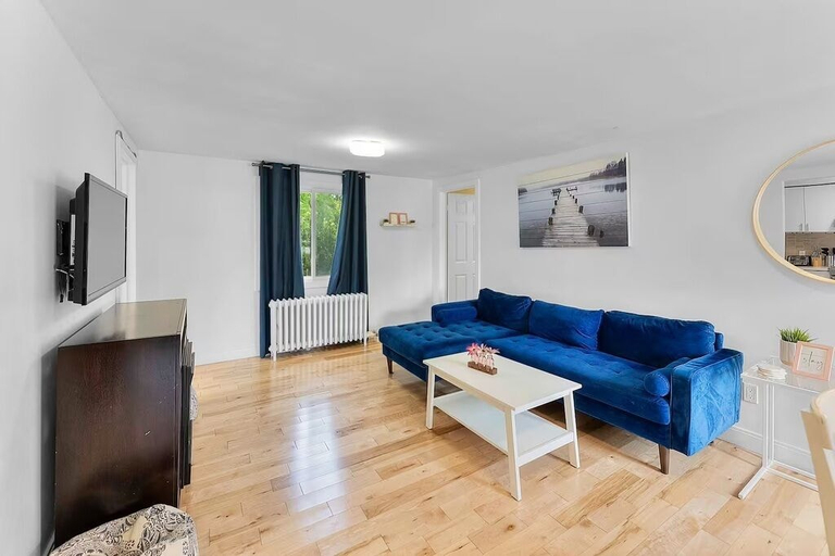 Living area, Cozy Family Retreat Minutes From Falls, Niagara