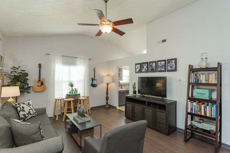 Interior 5, Looby Location- Charming 3br Home 10 min to Downtown!, Davidson