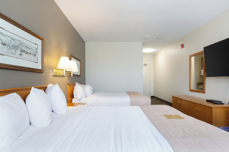 Bedroom 3, Lakeview Inns & Suites - Okotoks, Division No. 6