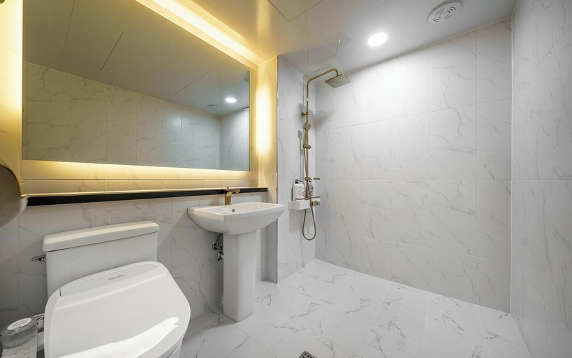 Bathroom 3, Pyeongtaek Hotel De Salon, Pyeongtaek