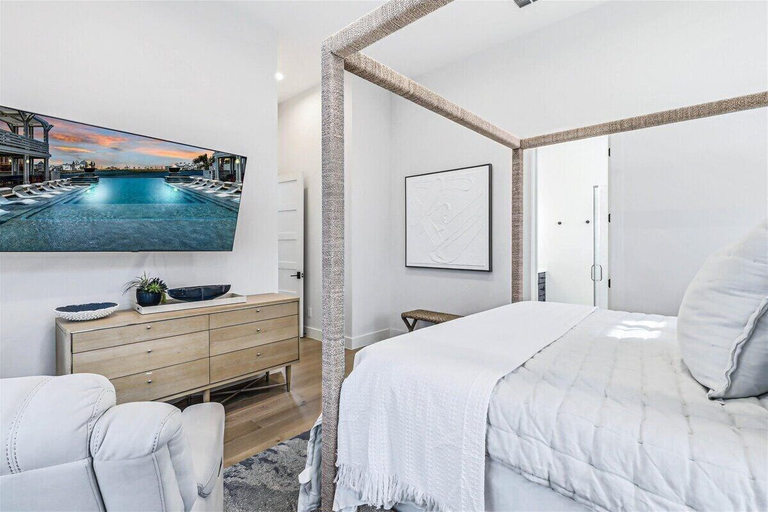 Bedroom 3, Whale of a Time 154 SOU, Nueces