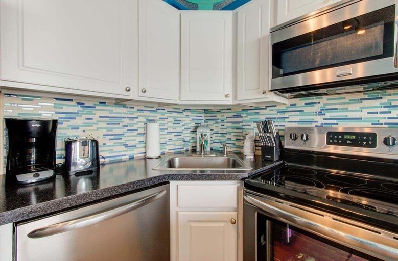 Private kitchen 2, 0310 Seaside Serenity 1 Bedroom Condo, New Hanover