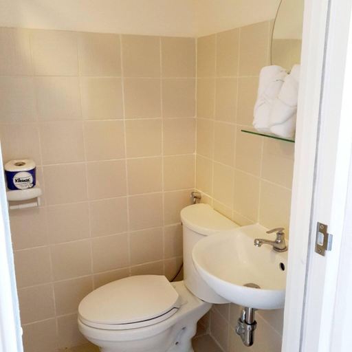 Bathroom, Cozy Studio Condo with Stunning Tagaytay Views, Tagaytay City