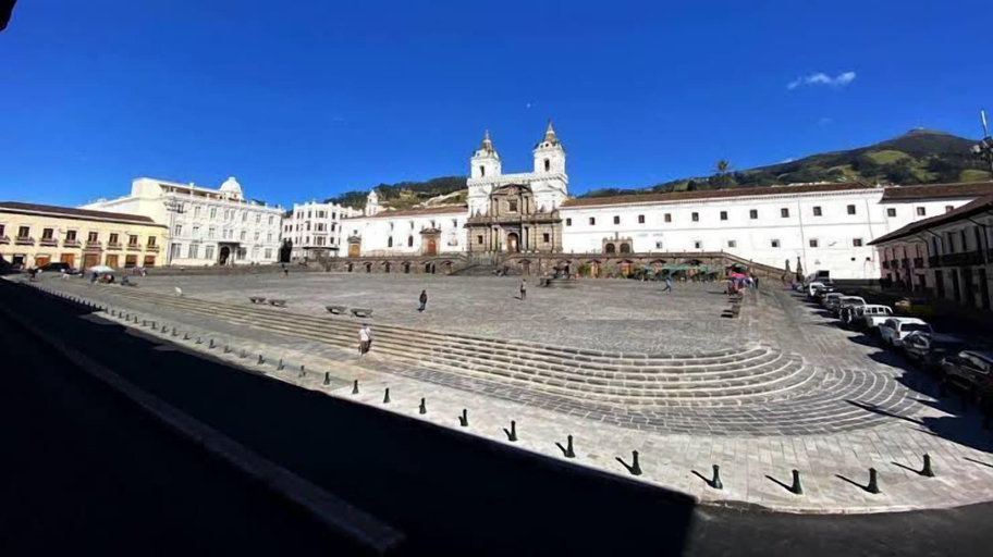 Exterior 2, Hostal Viena Internacional, Quito