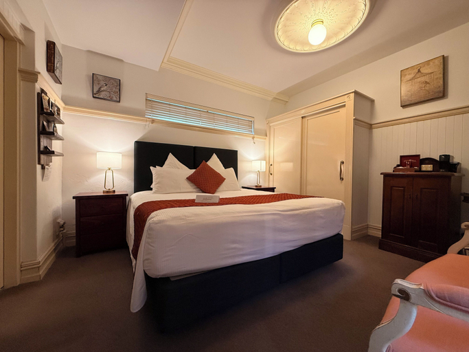 Bedroom 2, Cobb & Co Court Boutique Hotel, Mid-Western Regional - Pt A