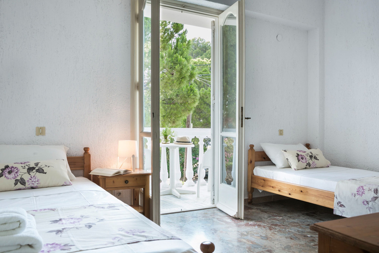 Bedroom 2, Sunset Beach Apartments, Ionian Islands