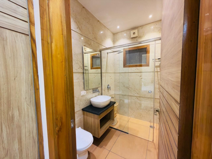 Bathroom 3, Hotel Silver Bricks, Amritsar