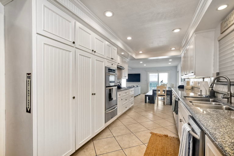 Interior 5, 1409 S Pacific Street, San Diego