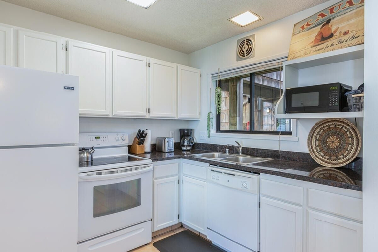 Private kitchen 2, Sealodge J4 1 Bedroom Condo, Kauai