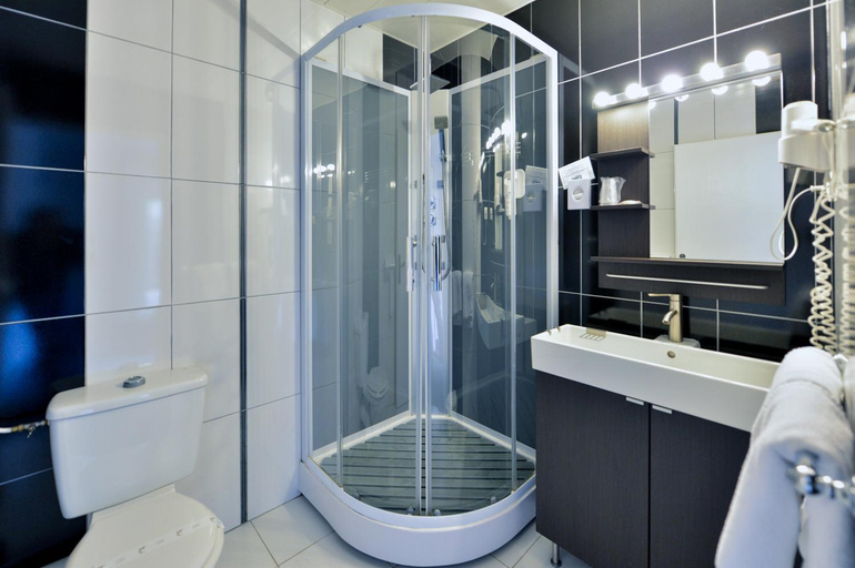 Bathroom 2, Contact Hotel Le Moulin Neuf Chantonnay, Vendée