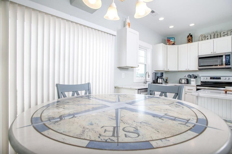 Dining, Marley's Retreat 3 Bedroom Townhouse, Carteret