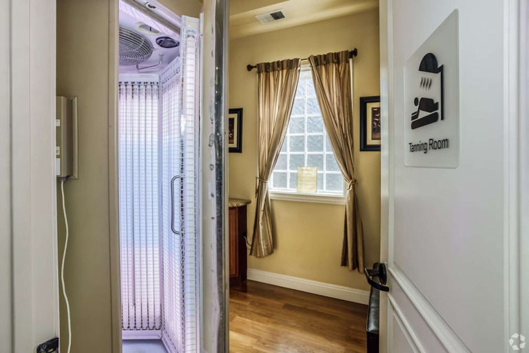 Room 4, New Upscale 1BR Stay With Mini Golf Sauna Heated Pool, Washoe