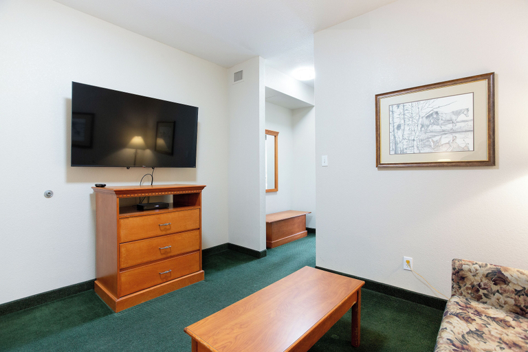 Others 5, Lakeview Inns & Suites - Okotoks, Division No. 6