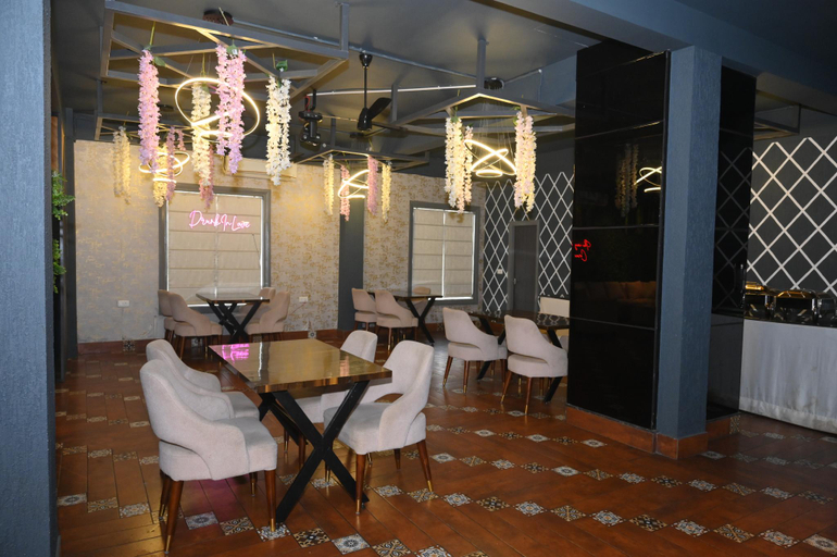 Food & Drinks 4, The carnation mound, Nainital