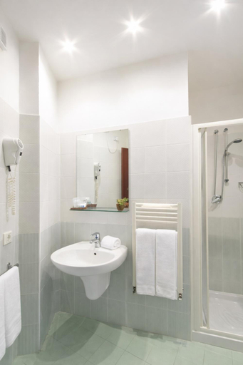 Bathroom 4, Hotel Regina Fronte Mare, Rimini