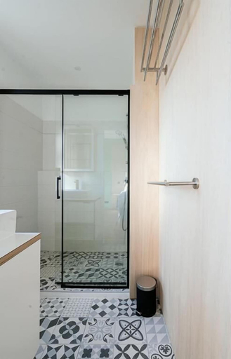 Bathroom 5, Le Mas des Oliviers, Gard
