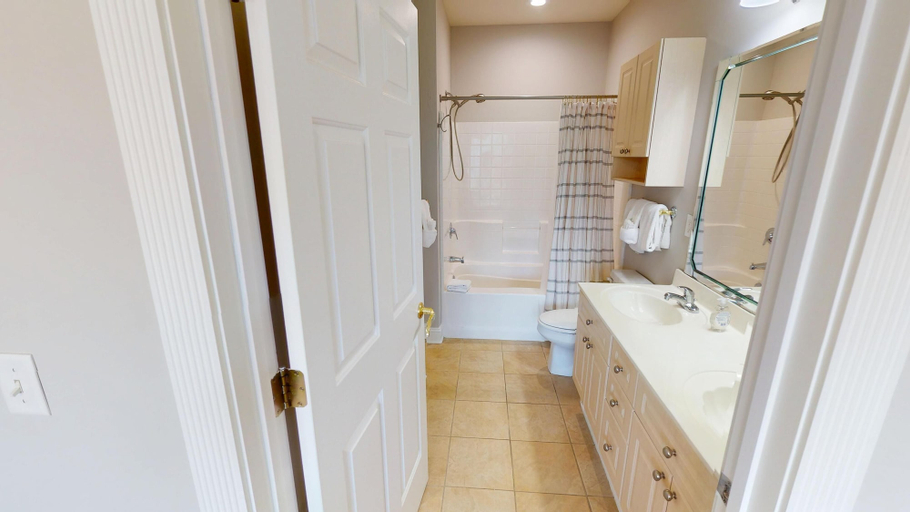Interior 5, Magnolia Pointe Luster Leaf 4879-303, Horry