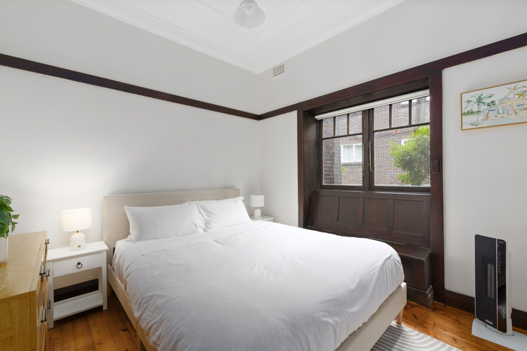 Room 2, Relaxing Stay Near Fairlight's Scenic Spots, Sydney