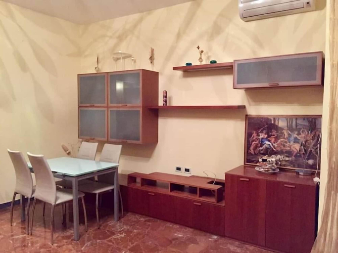 Dining 4, San Francesco Apartment, Rome